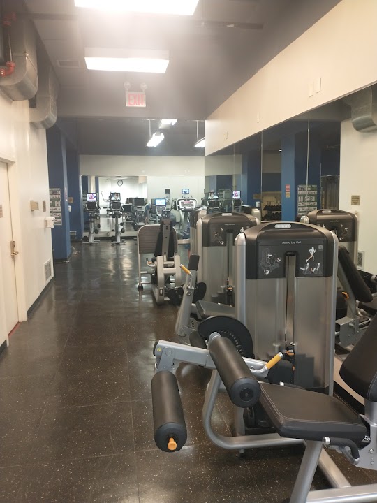 New Yorker Hotel - Gym