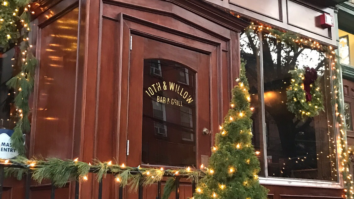 10th & Willow Bar & Grill
