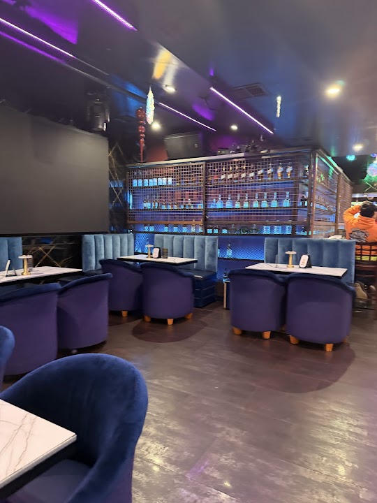 El Buen Gusto Restaurant & Bar